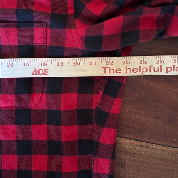 Uniqlo | Red and Black Plaid Button-Up flannel Shirt - Picture 7 of 11